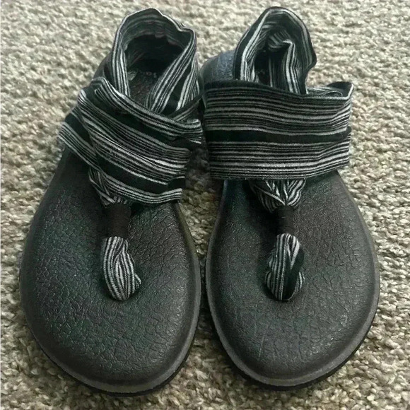 Sanuks black and white, striped sandals. Size 6 yoga sling - Picture 2 of 4